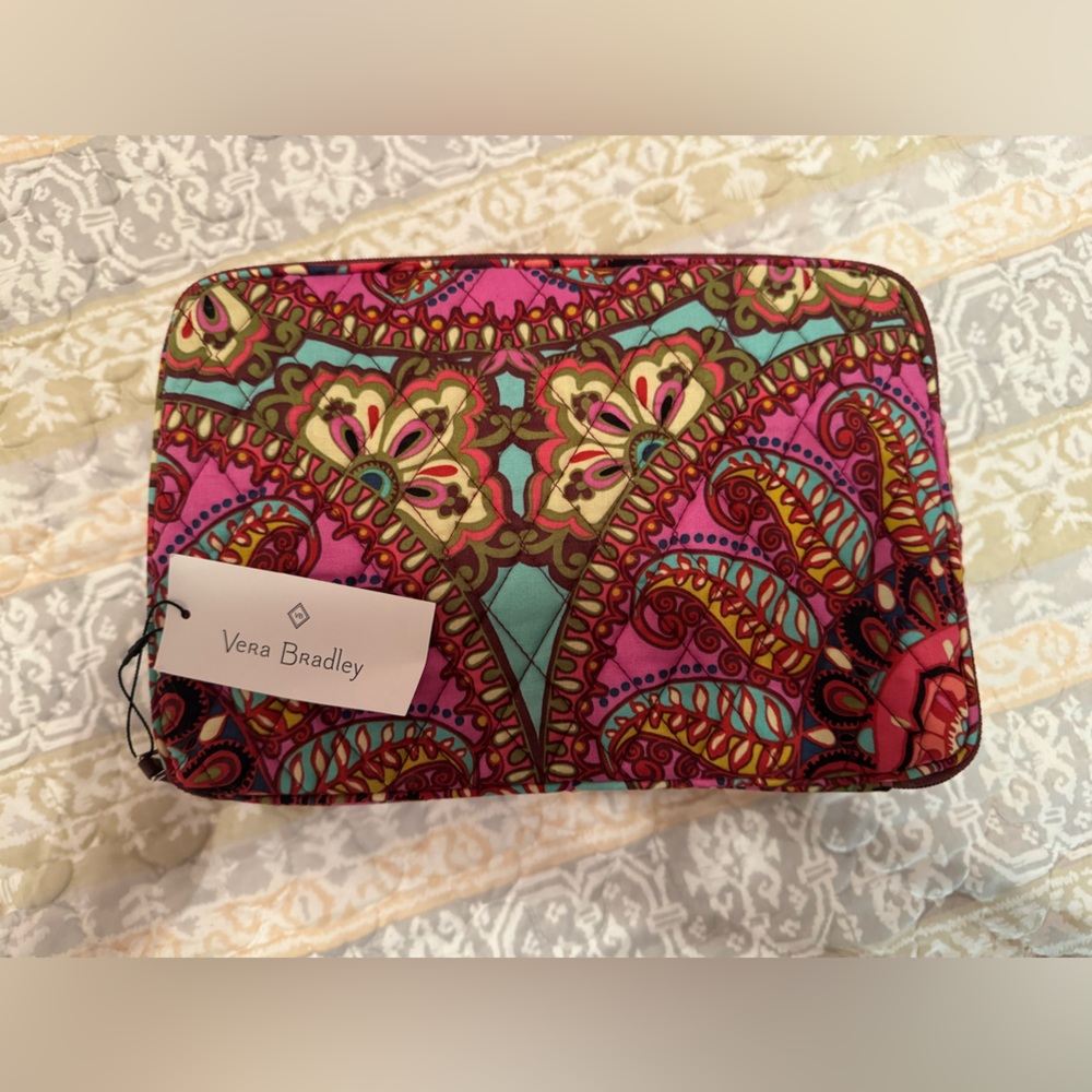 EUC Vera Bradley Large Blush & Brush Makeup Case in Resort Medallion